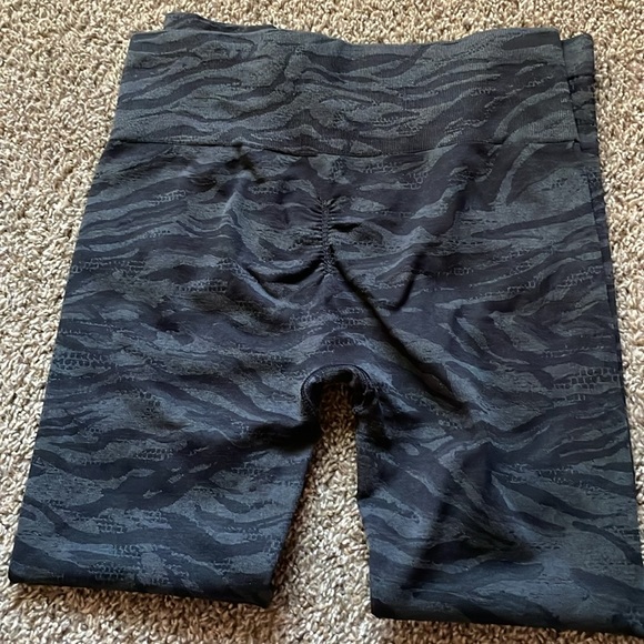 Gymshark women’s bundle leggings work out zebra - Picture 7 of 8